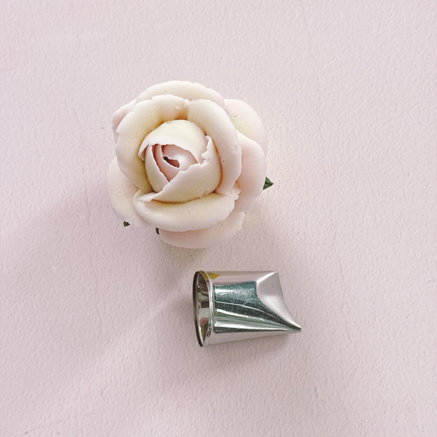 Moni's Fav Piping Tips - XL Giant Curved Rose Tip