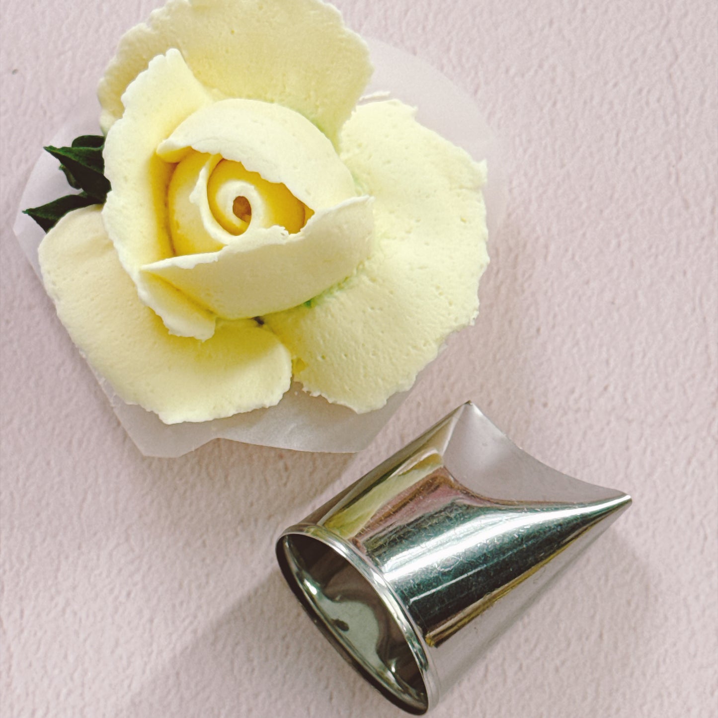 Moni's Fav Piping Tips - XL Giant Curved Rose Tip