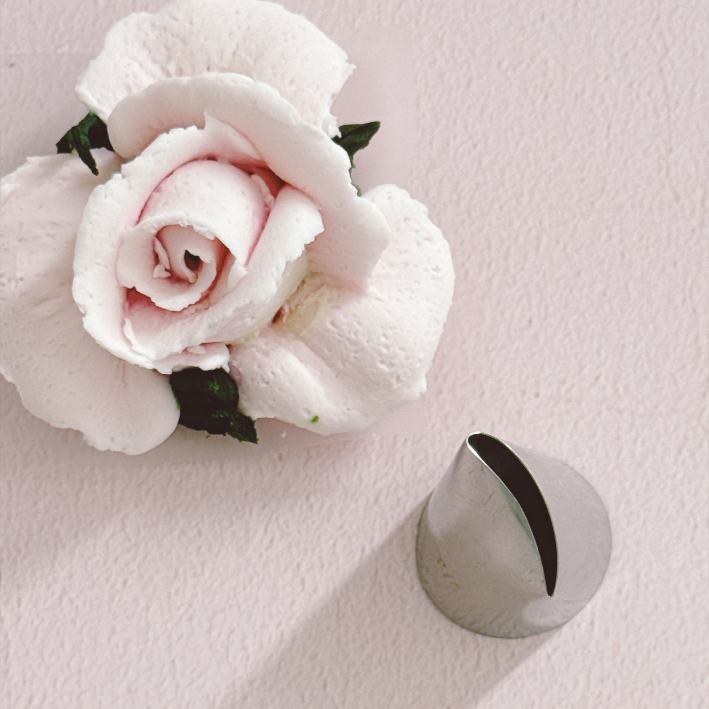 Moni's Fav Piping Tips - Giant Curved Rose Tip