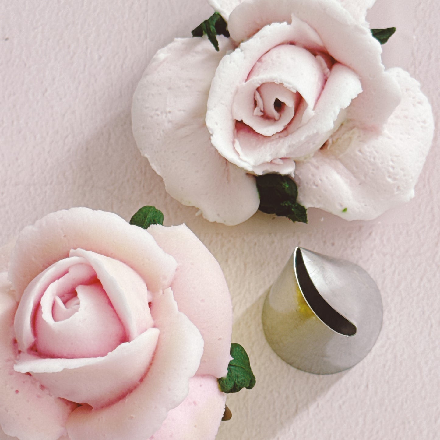 Moni's Fav Piping Tips - Giant Curved Rose Tip