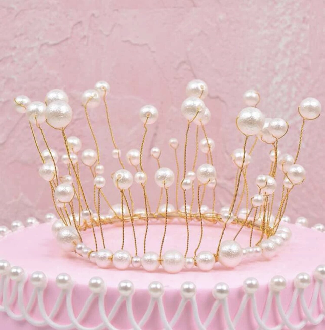 Pink pari Crown Cake Topper Crystal Pearl Hair Ornament Wedding Birthday  Party Cake Decoration Queen Princess Tiara for Little Girls Women Adult :  Amazon.in: Toys & Games